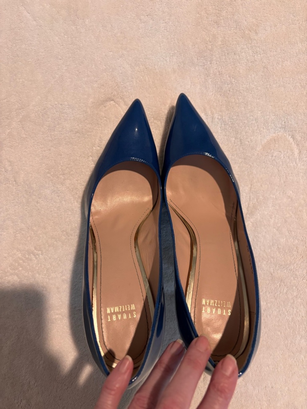 Classic Pointed-Toe Patent Pump in Navy Blue - Picture 5 of 6